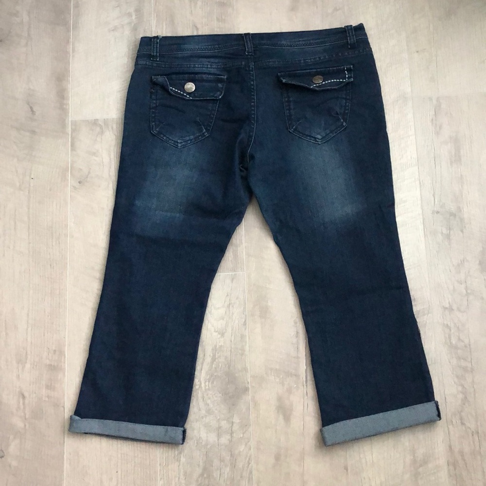 Islandia jean Capri Jeans. Button pockets size 11 - Picture 4 of 7